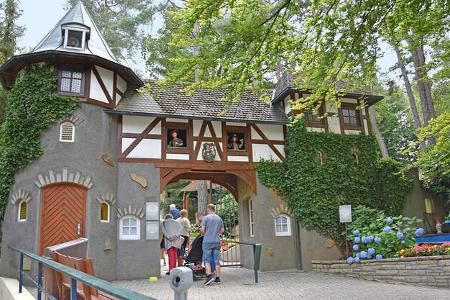 Burg, Familie, BŠume, Blumen