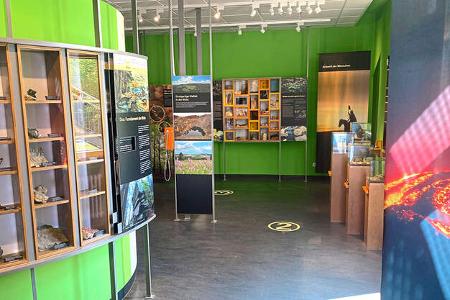 BiosphŠrenzentrum, Ausstellung, Vitrinen