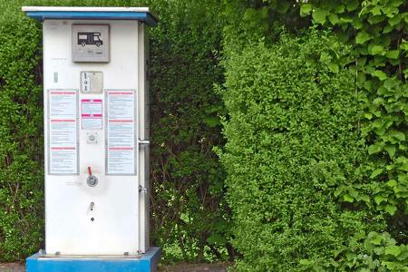 Stellplatz, WC, Hecke