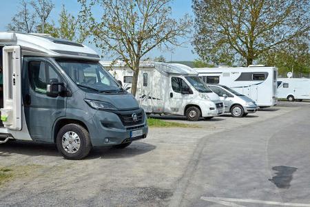 Stellplatz, Caravans, BŠume, Himmel