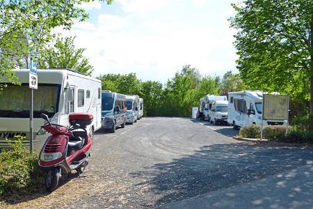 Stellplatz, Stra§e, Caravans, BŠume, Mofa, Himmel