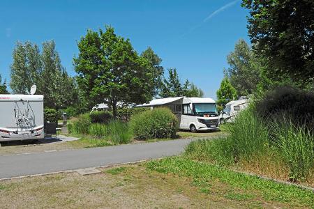 Stellplatz, Caravans, BŠume, Stra§e, Himmel