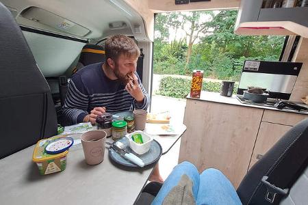 Clever, Spirit 600, Praxischeck, Dänemark, beim Frühstück auf dem Parkplatz