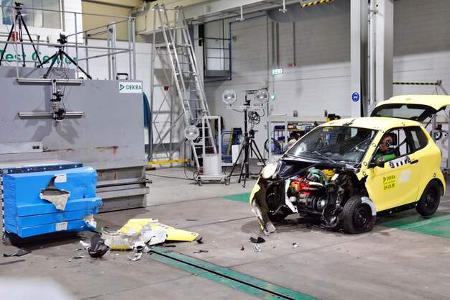 Dekra Crash Microcars Citroen Ami und Aixam