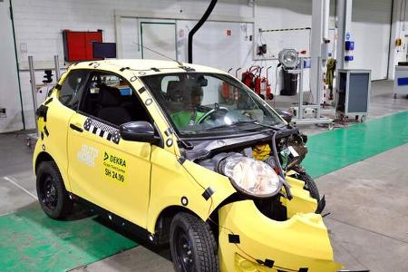 Dekra Crash Microcars Citroen Ami und Aixam