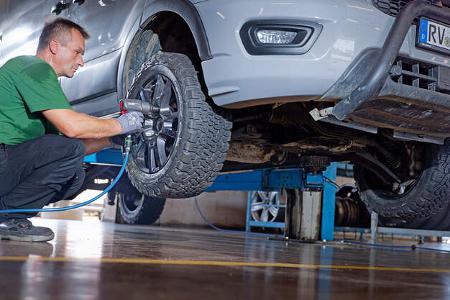 Testfahrzeug, AT Reifen, Mechaniker, Werkzeuge