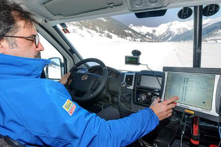 Testfahrer, MessgerŠte, Testfahrzeug, Winterlandschaft, Berge