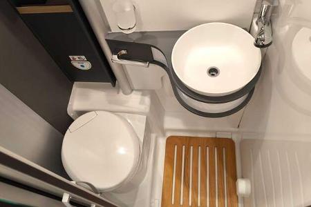 Campingbus, Bad, Schwenkwand