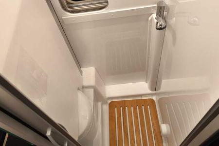 Campingbus, Bad, Schwenkwand