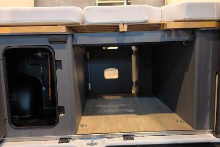Campingbus, Querbett, Heck