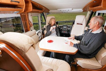 Ein Wohnzimmer, in dem man sich zu Hause fühlt.