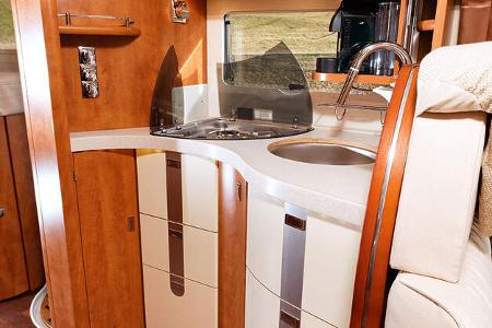 Viel Stauraum in der Küche.