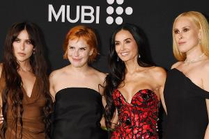 "Weihnachtsantrag": Demi Moore feiert Verlobung von Tochter Tallulah