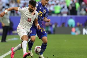 Wegen Umarmung: Iranischer Profifußballer vorgeladen