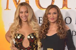 Nach Kritik an Weihnachtsauftritt: Beyoncés Mutter steht ihr zur Seite