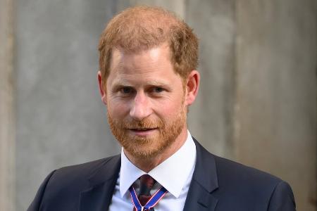 Prinz Harry bringt Sohn Archie das Surfen bei