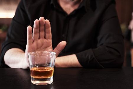 Autor Bas Kast erklärt, warum sich der Verzicht auf Alkohol lohnt