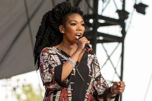 Einstige R&B-Queen Brandy veröffentlicht ihre Memoiren
