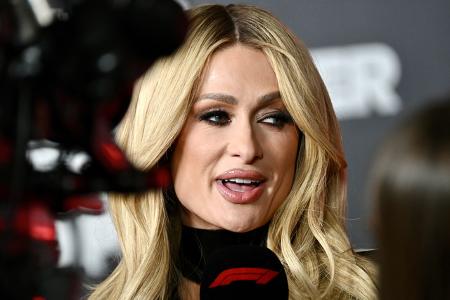 Paris Hilton konnte nur hilflos live im TV zusehen, wie ihr Haus Opfer der Flammen wurde. Sie gehört zu den vielen großen Namen, die in den letzten Tagen ihr Zuhause verloren, während gleich sechs gro ...