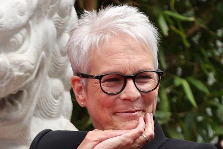 Viele weitere Stars haben Häuser in Pacific Palisades, darunter Tom Hanks, Adam Sandler, Ben Affleck und Steven Spielberg. Jamie Lee Curtis schrieb auf Instagram, dass sie nicht weiß, ob ihr Haus noch ...
