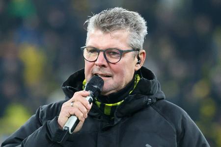 Am Stadionmikrofon: Dickel weint um de Beer