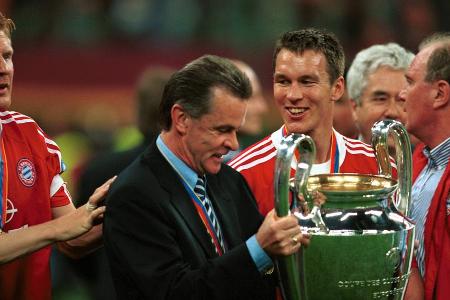 Eintrag in die Geschichtsbücher - Hitzfeld ist einer von sechs Trainern, der die Champions League beziehungsweise den Europapokal der Landesmeister mit zwei verschiedenen Vereinen gewinnen konnte. Neben ihm schafften es nur Ernst Happel, Jupp Heynckes, Carlo Ancelotti, José Mourinho und Pep Guardiola. Nur Hitzfeld gelang das Kunststück mit zwei Klubs aus dem gleichen Land.