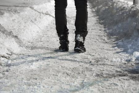 Vorsicht, Glatteis und Matsch! So beugt man Verletzungen vor