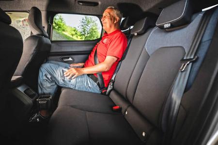 Dacia Duster Hybrid 140, Fond