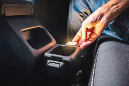 Dacia Duster Hybrid 140, Fond Licht