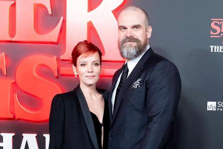 Lily Allen legt Pause ein: David Harbour beim Basketball gesichtet