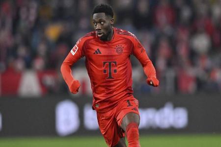 Liverpool macht bei Davies Ernst - Der FC Bayern ringt mit Alphonso Davies noch immer um eine Vertragsverlängerung, doch der Druck auf den Rekordmeister nimmt zu. Laut 'Teamtalk' hat der FC Liverpool nun beschlossen, sich konkret um den Außenverteidiger zu bemühen. Trainer Arne Slot plane eine Generalüberholung der defensiven Außenbahnen, heißt es. Neben Davies soll demnach im Sommer auch noch Jeremie Frimpong aus Leverkusen kommen.
