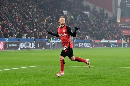 Traumhafter Grimaldo-Freistoß: Bayer besteht gegen Mainz
