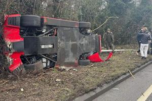 Dieser Ferrari F40 ist in Großbritannien gecrasht.