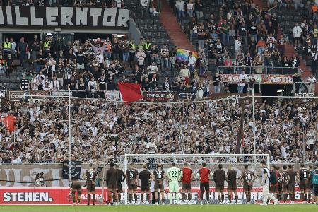 Medien: St.-Pauli-Fans sorgen für Polizeieinsatz an AfD-Stand