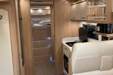 Phoenix TopX Alkoven, Luxuswohnmobil, CMT 2025, Alkoven