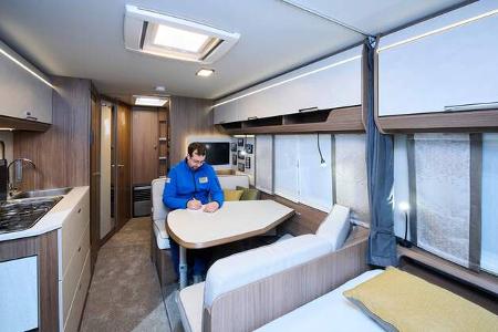 Durchschuss, Innenraum, Mann