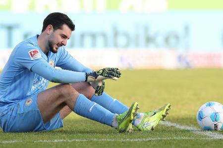 OP bei Eintracht-Keeper: Zu Null mit gebrochenem Daumen