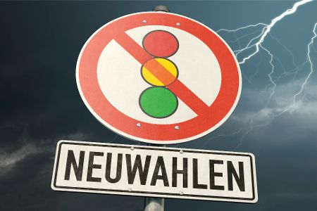 Schild mit durchgestrichenem Ampelsymbol, darunter das Schild Neuwahlen, im Hintergrund ein Blitz