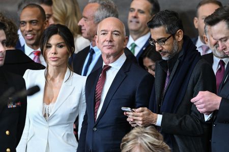 Jeff Bezos und Lauren Sanchez bei Trumps Vereidigung