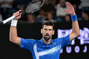 Djokovic schlägt Alcaraz und trifft auf Zverev