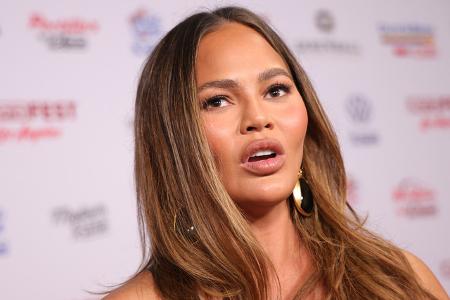 Chrissy Teigen ist bekannt dafür, dass sie Kellner*innen großzügig entlohnt. In einem Steakhouse schlug sie mal eben 1.000 Dollar auf die Rechnung auf.