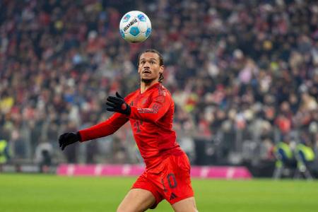 Leroy Sané (ab 46.) - Note: 4,5 - Steuerte mit seinem denkwürdigen Kopfball an den Pfosten zum unfassbaren Chancenwucher bei. Tauchte insgesamt aber häufig ab und war selten derart gefährlich. Die Rückwärtsbewegung war mehrfach ebenfalls etwas nachlässig.