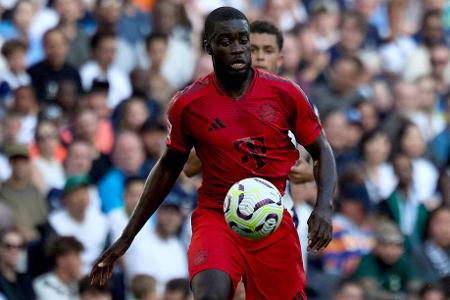 Dayot Upamecano - Note: 3,5 - Leistete sich kleinere Abstimmungsprobleme in der Abwehr und wäre einmal beinahe mit Neuer kollidiert. Durch seine aggressive Spielweise beim zwei Gegentoren gar nicht erst in der Aktion. Zeigte sich im reinen Zweikampfverhalten dafür stabil und dribbelte oft mutig an.