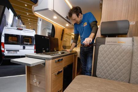 Carabus Edition Fire (2025) Messe CMT Redakteur in der Küche