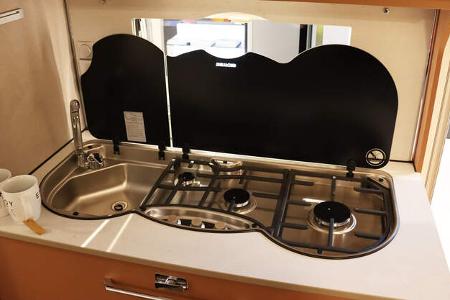 Bürstner Averso 560 TK (2025) Küche 