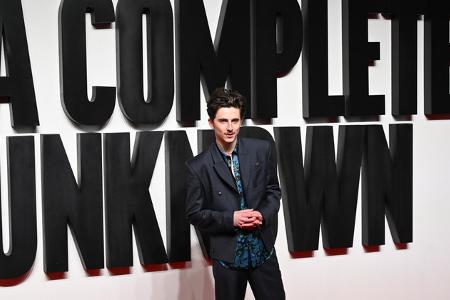 … Ralph Fiennes ('Konclave') und Timothée Chalamet ('A Complete Unknown' — Foto).
