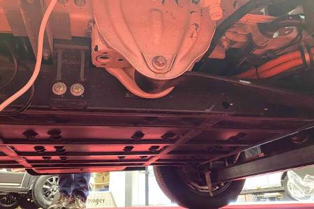 Batterie, Batteriekasten, unterflur, Fahrzeugboden