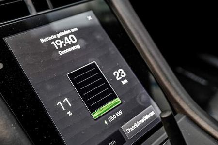 75 Jahre ams Porsche Taycan Rekordfahrt