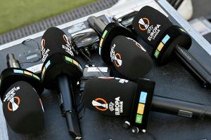 Skurrile Konferenz: RTL mixt Europa League und Dschungelcamp