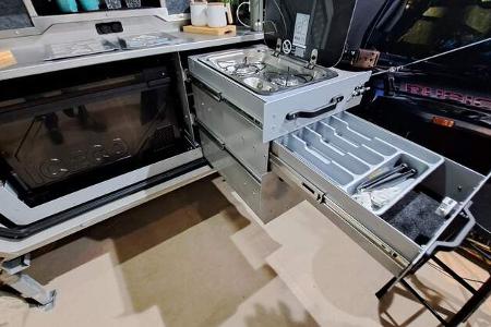 Edge Out (2025) Südafrikanischer Offroad-Wohnwagen mit Dachzelt